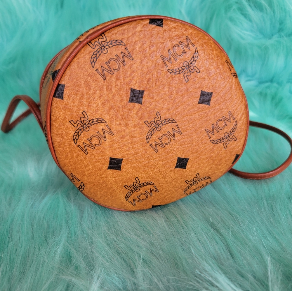 AUTHENTIC MCM BUCKET BAG - Picture 3 of 4